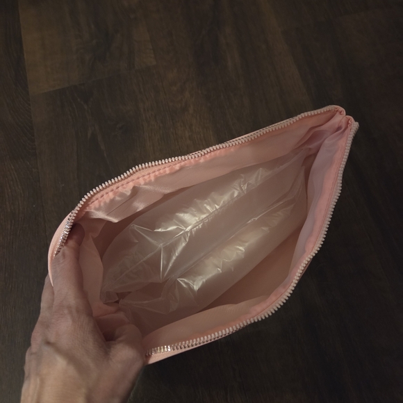 NWT Y2K Ed Hardy Pink Heart Love Rhinestones Cosmetic/Makeup Bag - Picture 6 of 6